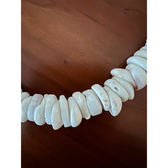 Vintage Hawaiian Puka Shell Necklace. - Picture 10 of 10
